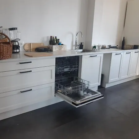 Spacious Seaview Terrace - Free Parking- 로브란