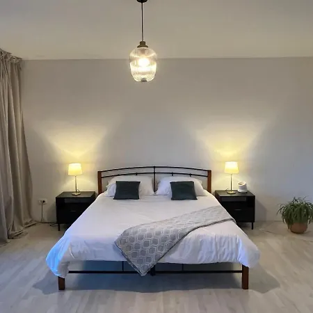 Spacious Seaview Terrace - Free Parking- 로브란