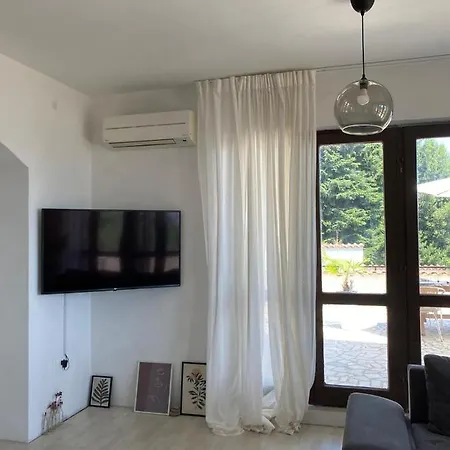 Apartment Spacious Seaview Terrace - Free Parking- *