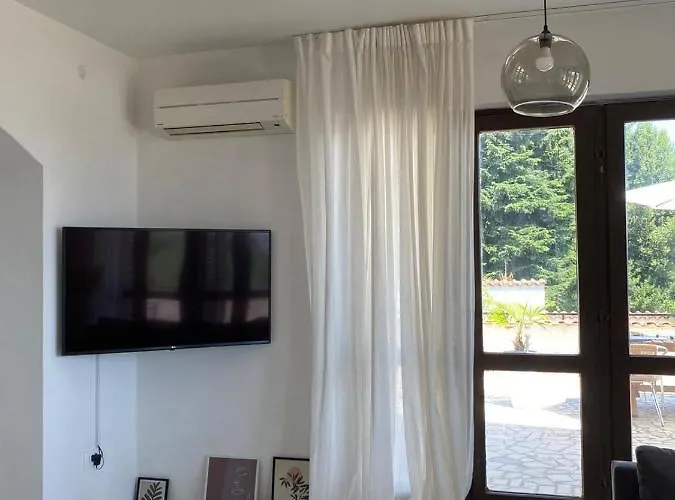 Apartment Spacious Seaview Terrace - Free Parking- *